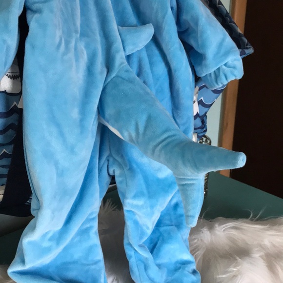 Baby shark velour costume 18-24m - Picture 3 of 10